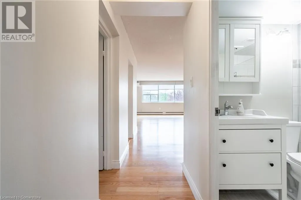 28 ROBINSON Street N Unit# 305, #305