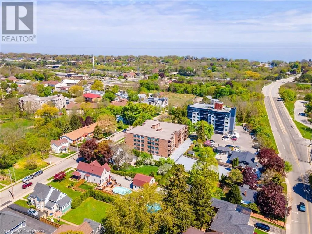 28 ROBINSON Street N Unit# 305, #305