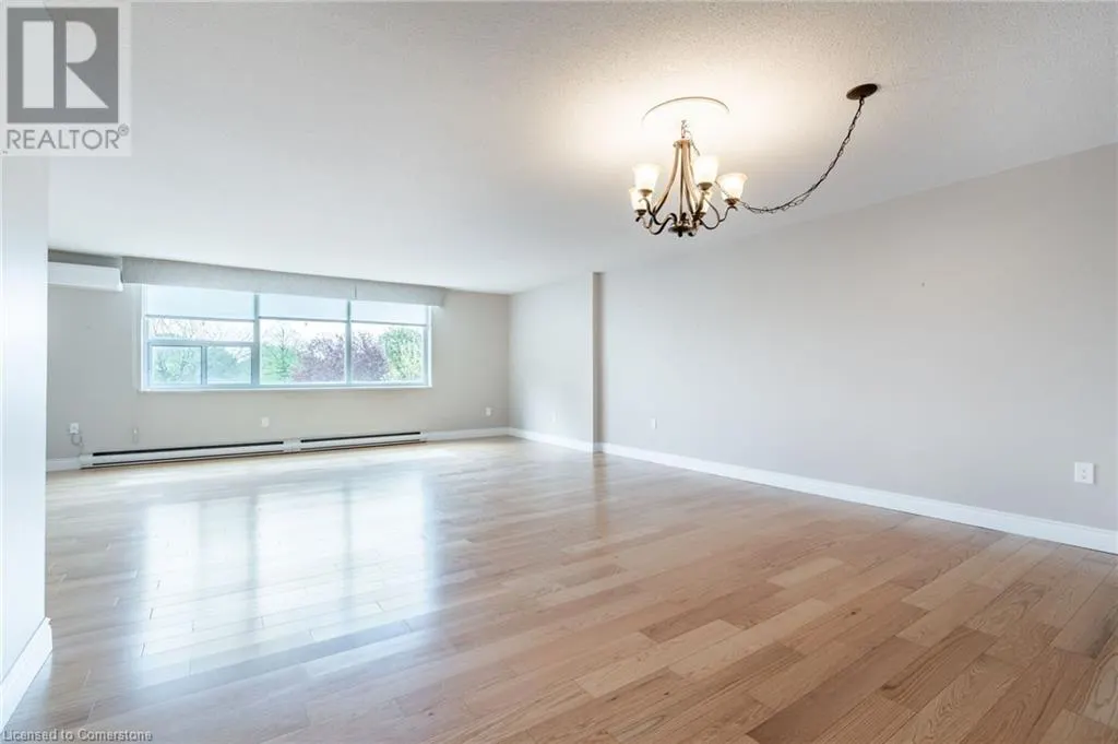 28 ROBINSON Street N Unit# 305, #305
