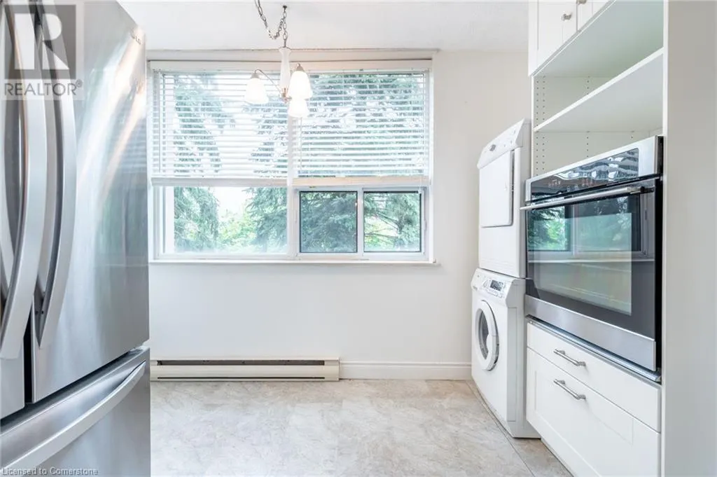 28 ROBINSON Street N Unit# 305, #305