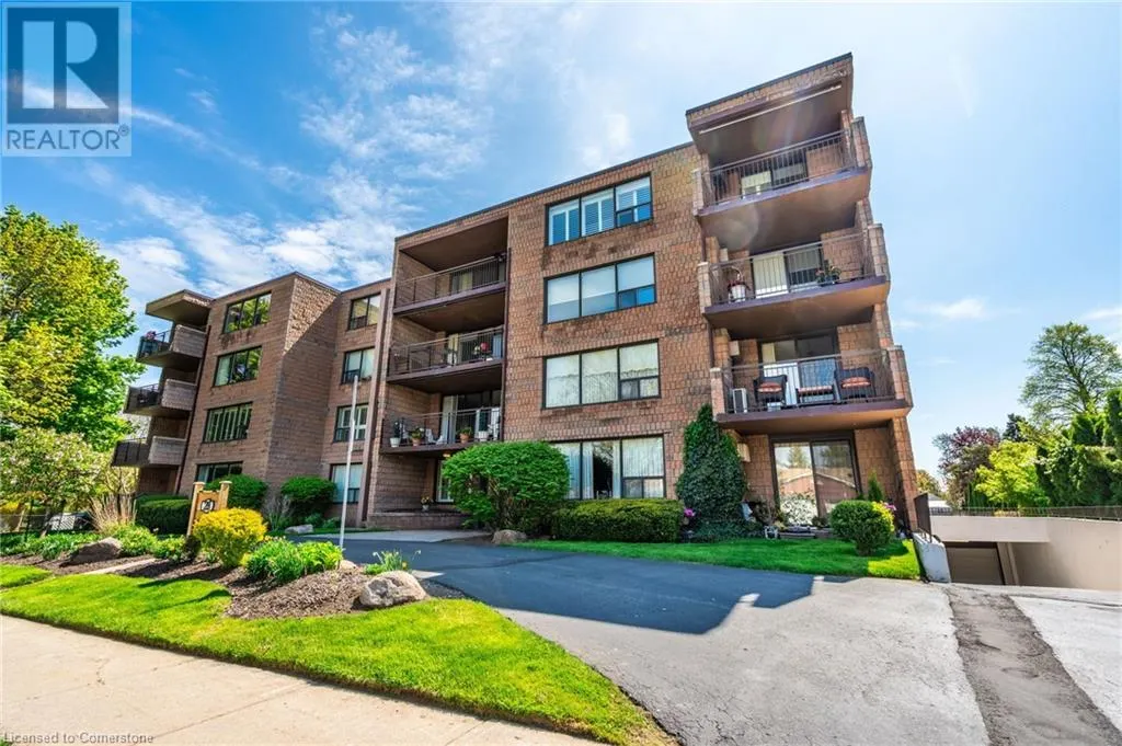 28 ROBINSON Street N Unit# 305, #305
