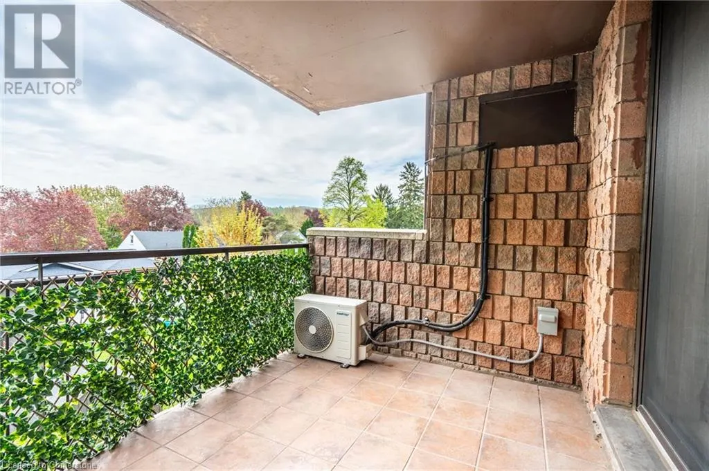 28 ROBINSON Street N Unit# 305, #305