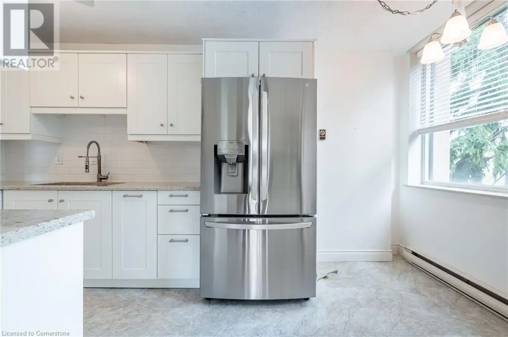 28 ROBINSON Street N Unit# 305, #305