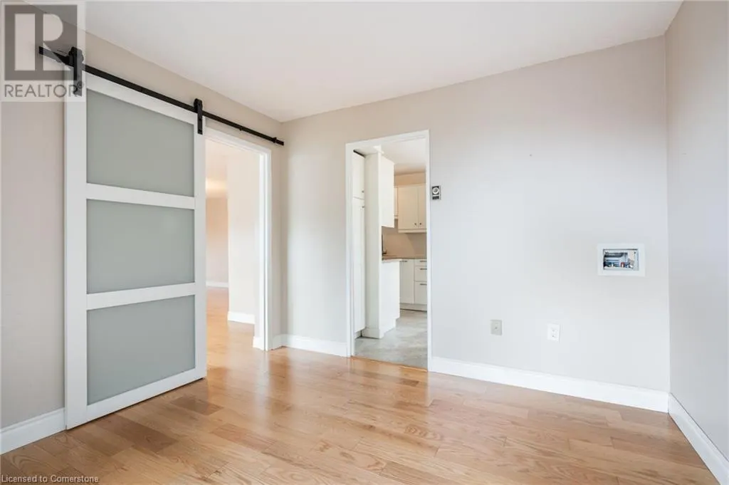 28 ROBINSON Street N Unit# 305, #305