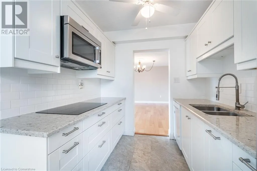 28 ROBINSON Street N Unit# 305, #305