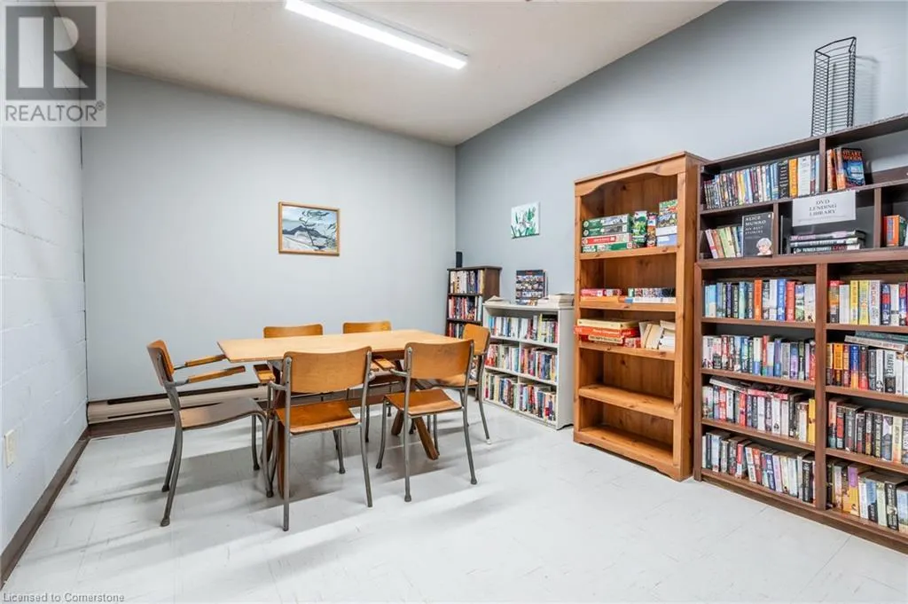 28 ROBINSON Street N Unit# 305, #305