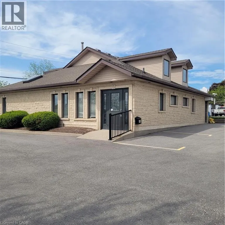 382 QUEEN Street W Unit# Lower Studio