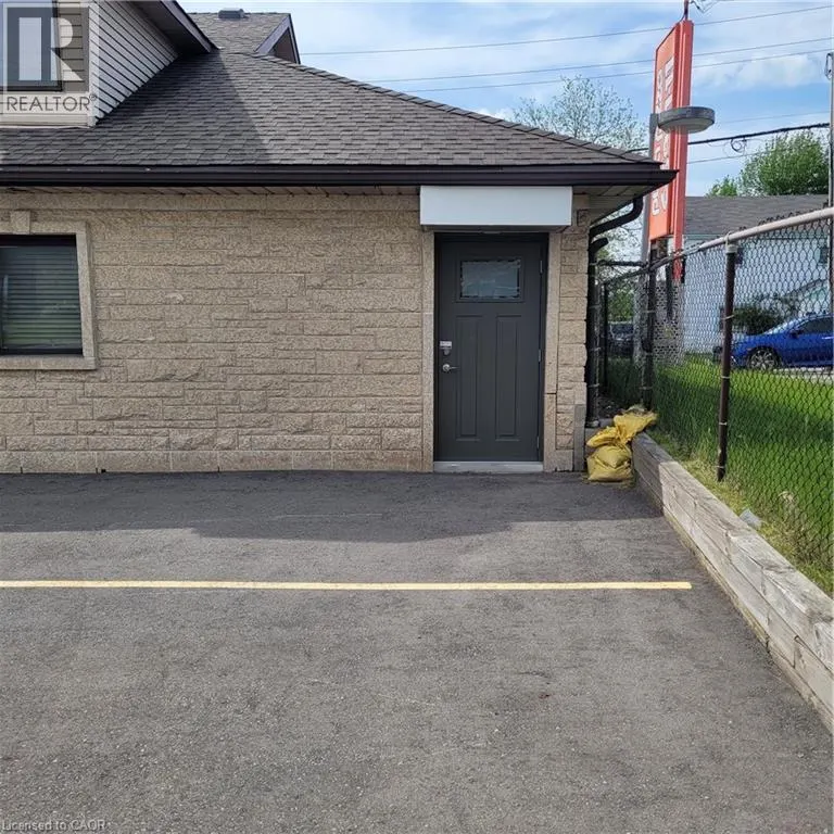 382 QUEEN Street W Unit# Lower Studio