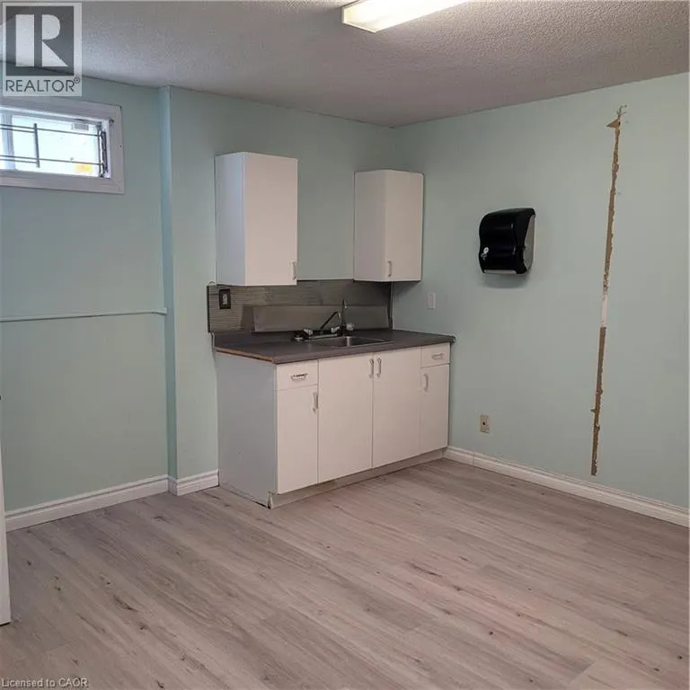 382 QUEEN Street W Unit# Lower Studio