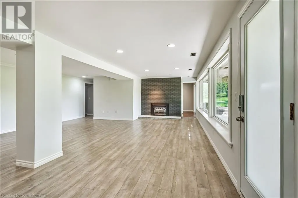932 OLD DUNDAS Road