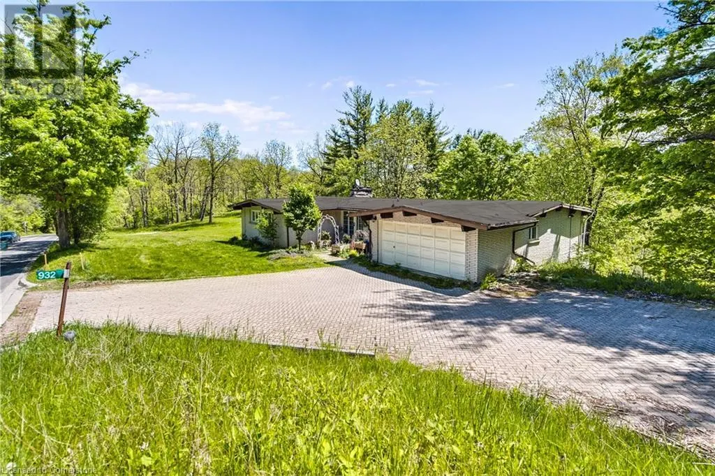 932 OLD DUNDAS Road