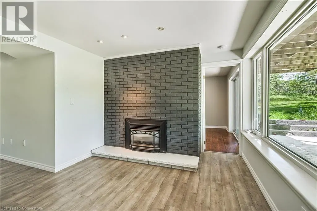 932 OLD DUNDAS Road