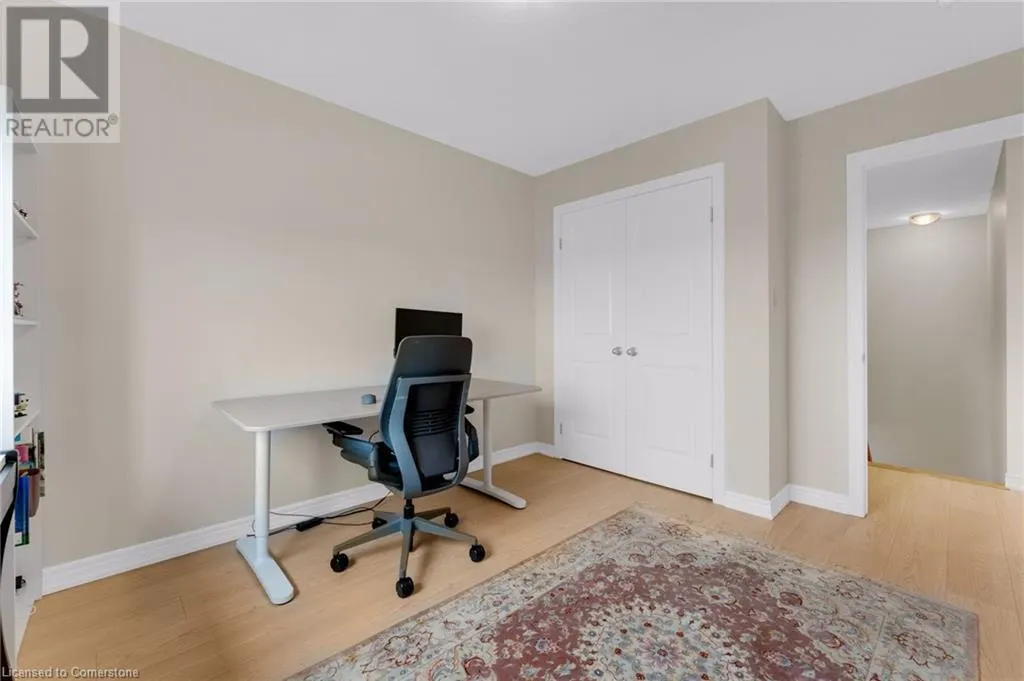 21 PINOT Crescent