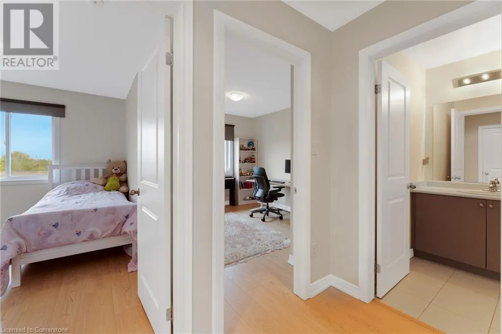 21 PINOT Crescent