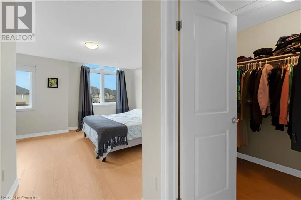 21 PINOT Crescent