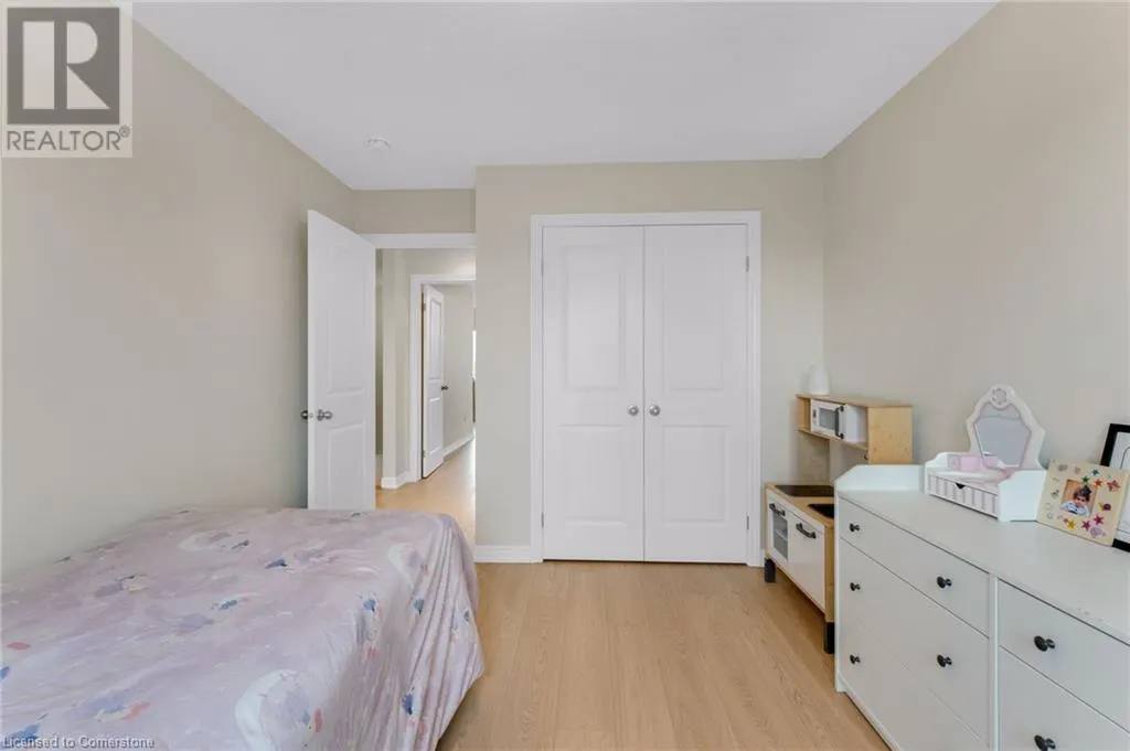 21 PINOT Crescent