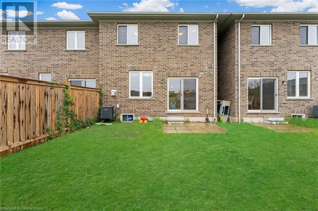 21 PINOT Crescent