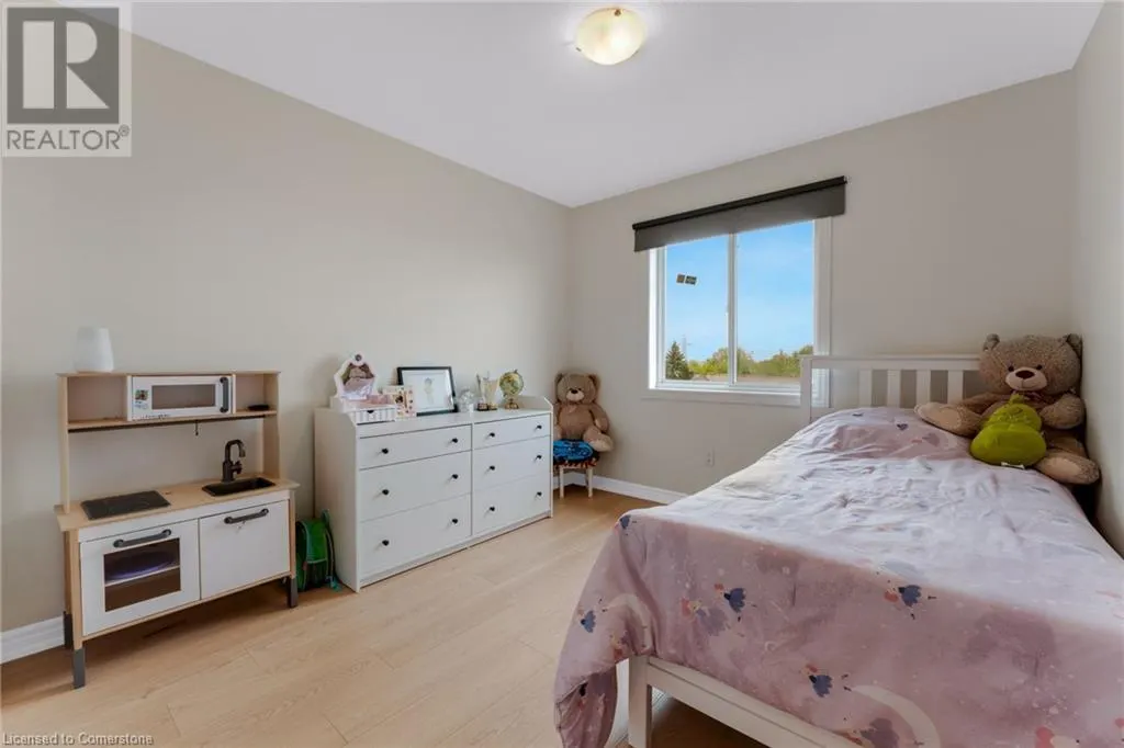 21 PINOT Crescent