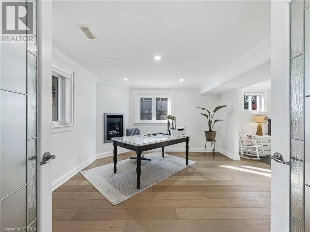 25 BRADBURY Crescent