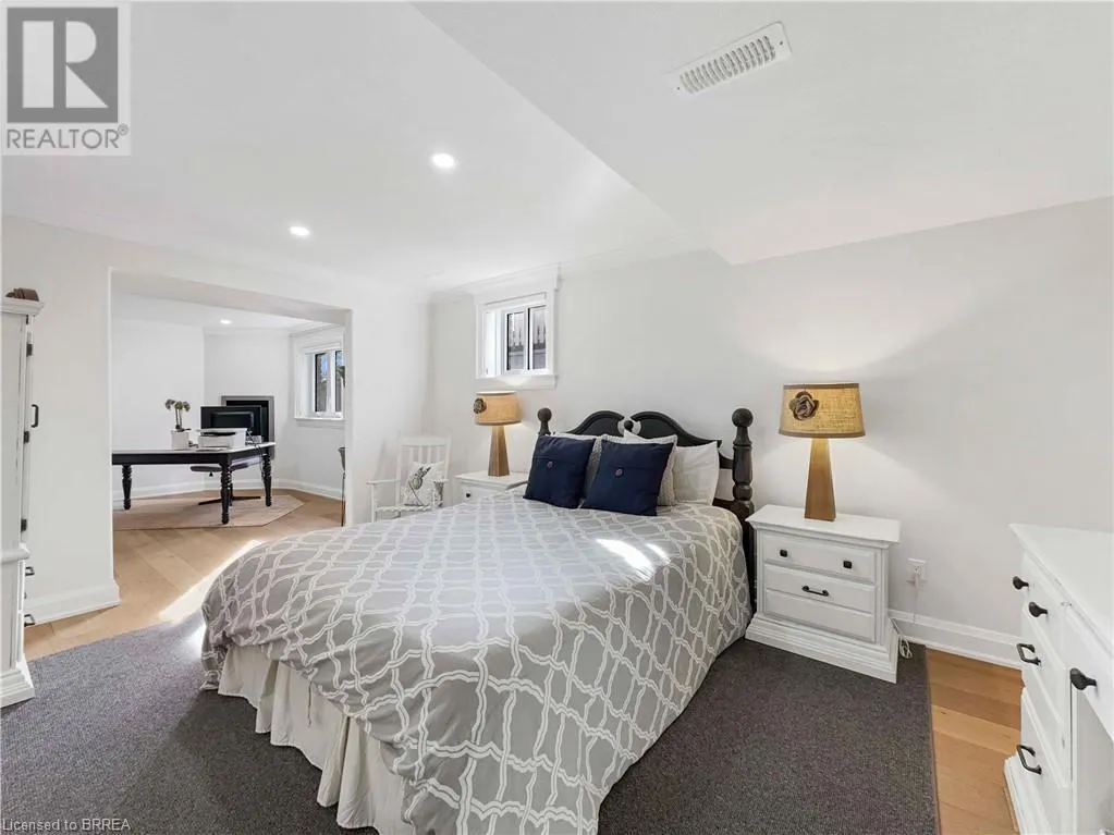 25 BRADBURY Crescent