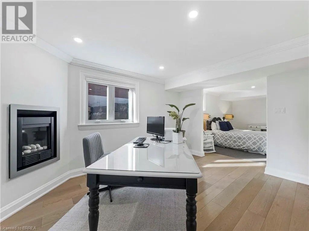 25 BRADBURY Crescent