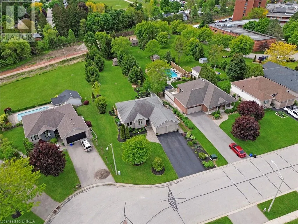 25 BRADBURY Crescent
