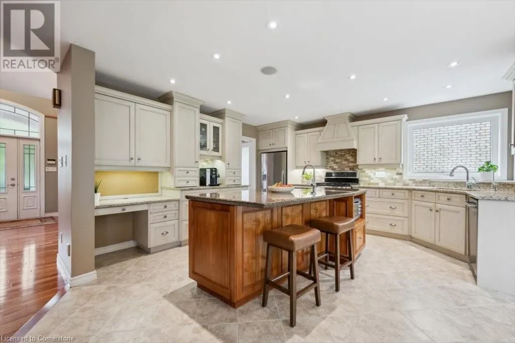 572 FALCONRIDGE Crescent