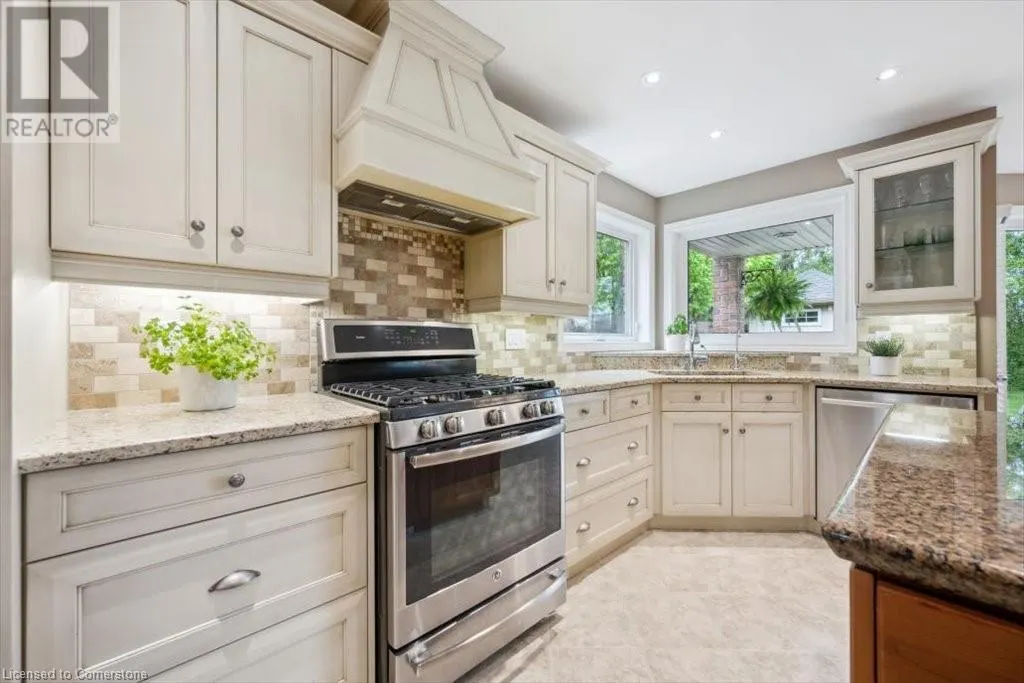 572 FALCONRIDGE Crescent