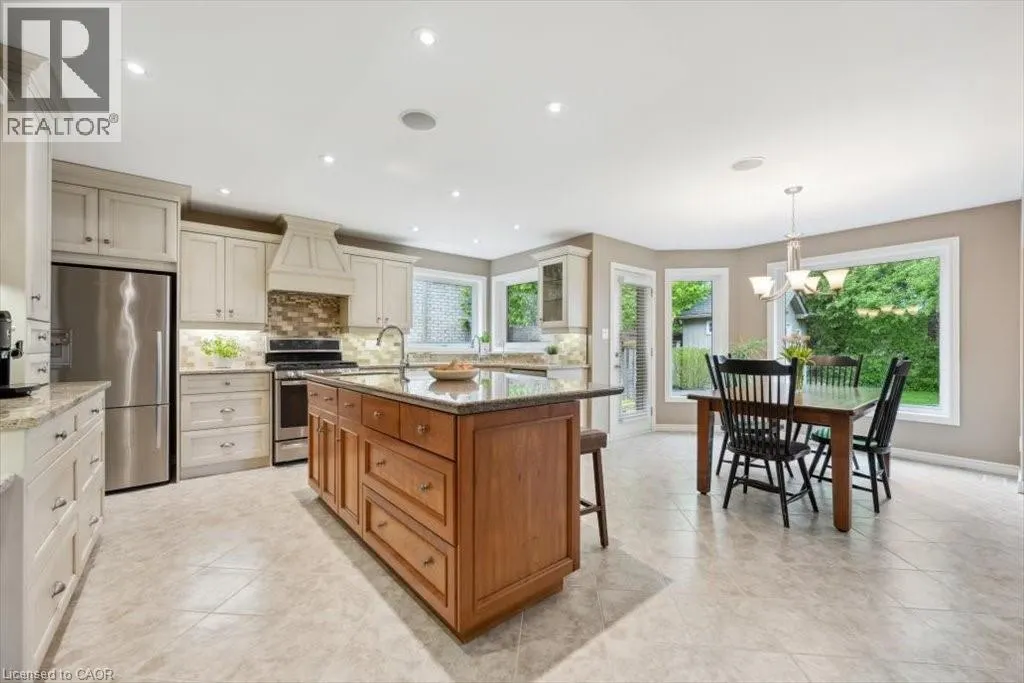 572 FALCONRIDGE Crescent