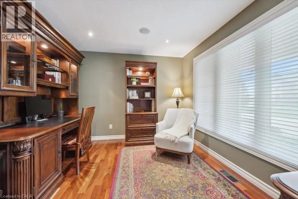 572 FALCONRIDGE Crescent
