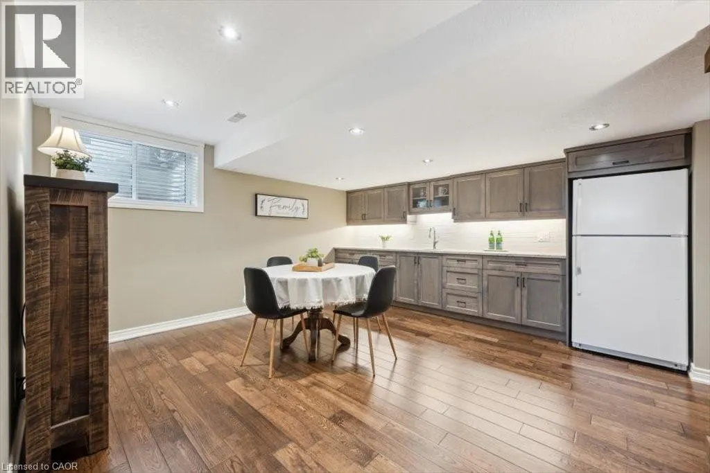 572 FALCONRIDGE Crescent