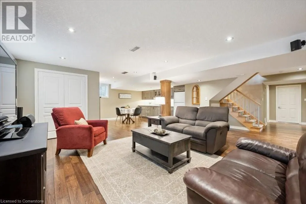 572 FALCONRIDGE Crescent