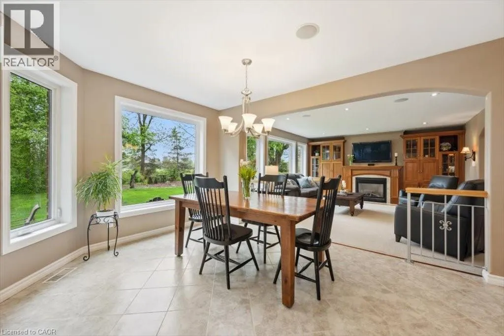 572 FALCONRIDGE Crescent