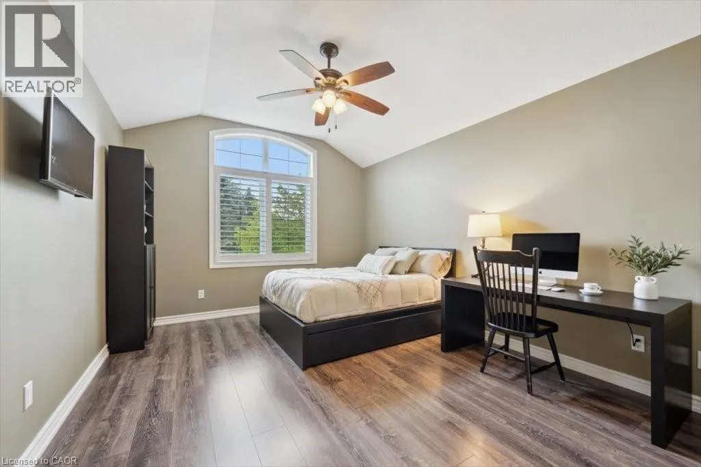 572 FALCONRIDGE Crescent