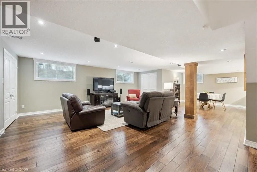 572 FALCONRIDGE Crescent