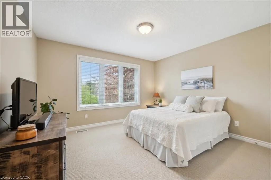 572 FALCONRIDGE Crescent