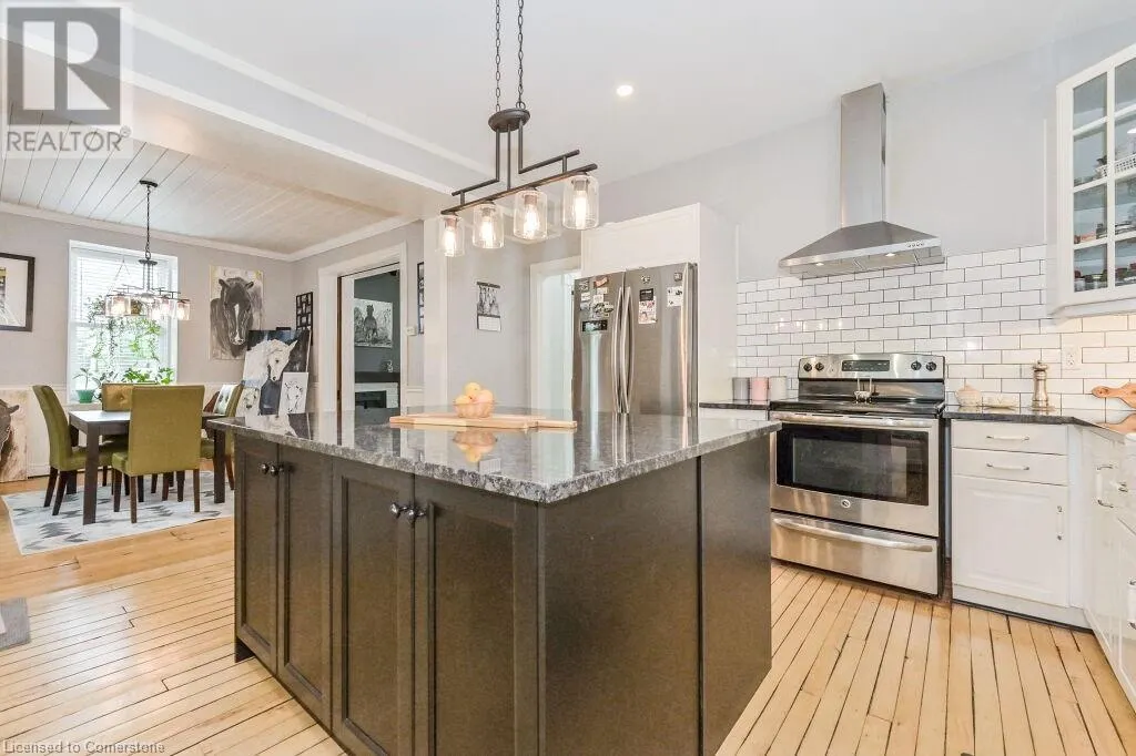 180 UNION Street W
