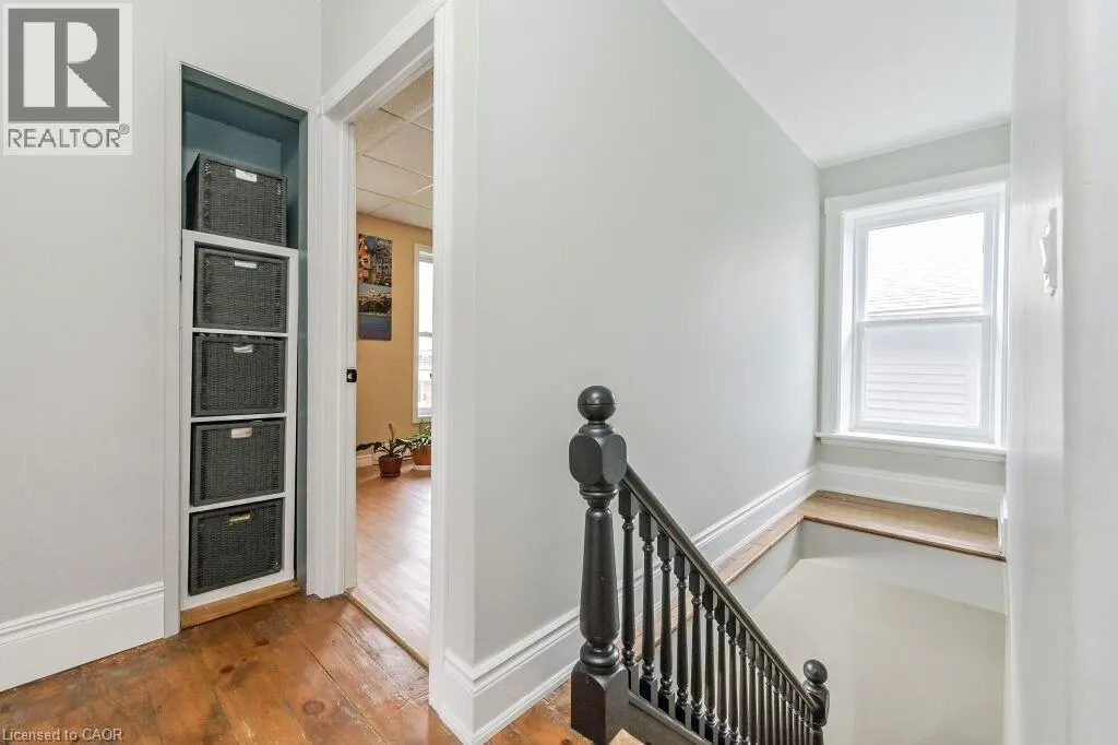180 UNION Street W