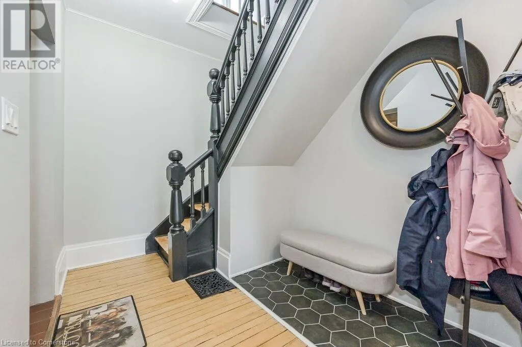 180 UNION Street W