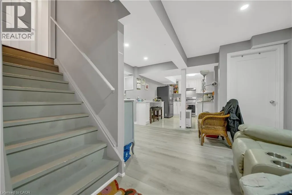 1161 UPPER THAMES Drive