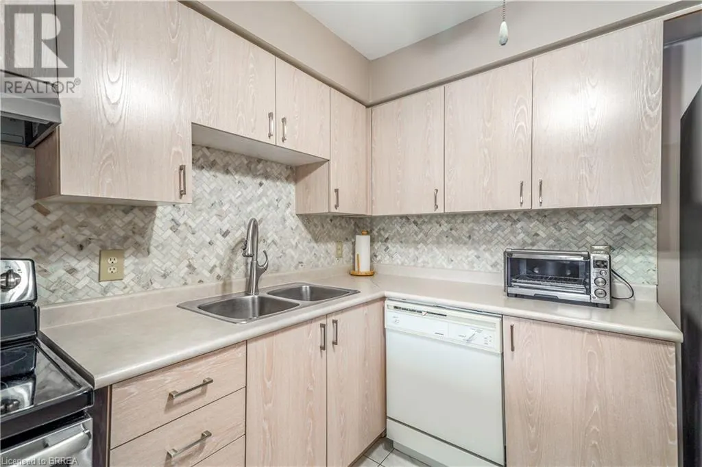 4 COURTLAND Drive Unit# A, #A