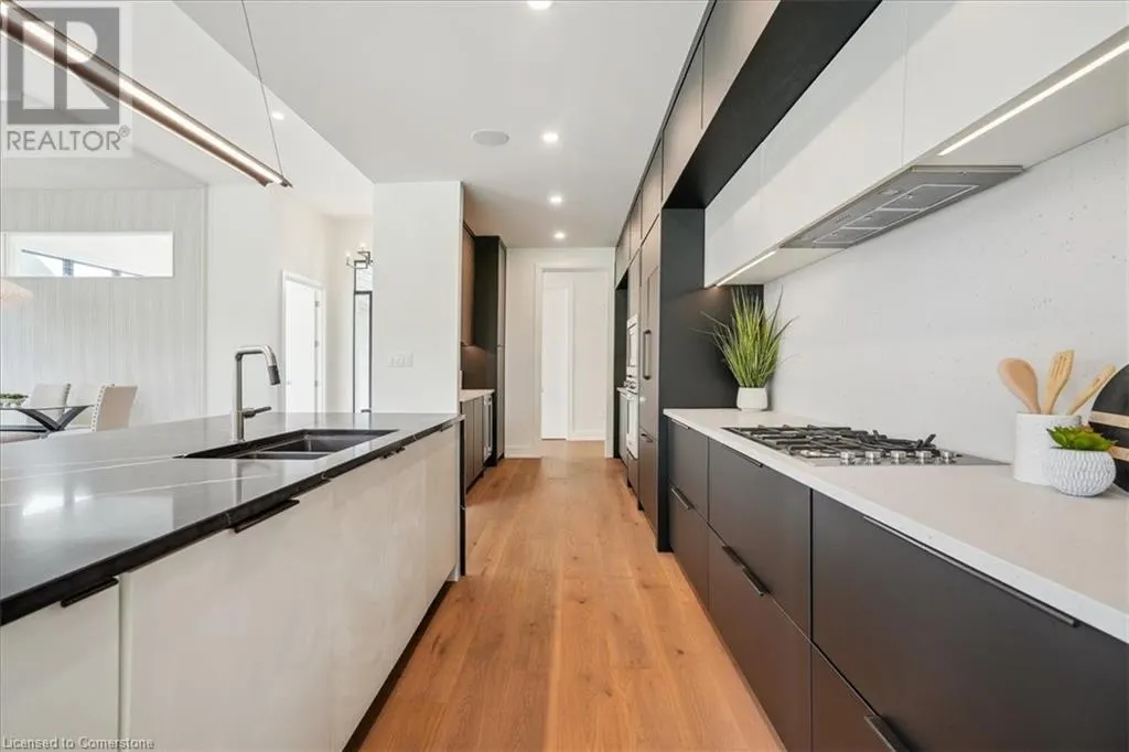 1613G LOOKOUT Street