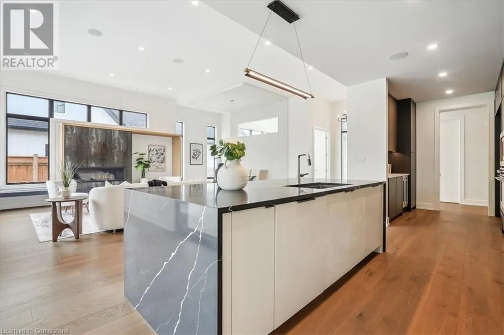 1613G LOOKOUT Street