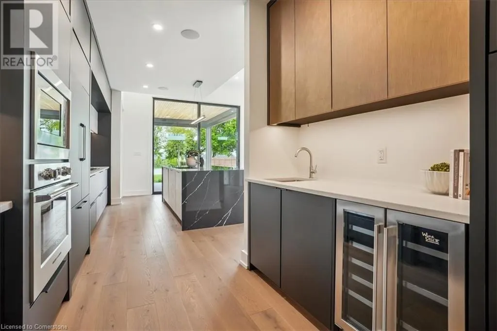 1613G LOOKOUT Street