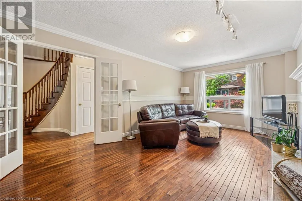 251 HICKORY Circle