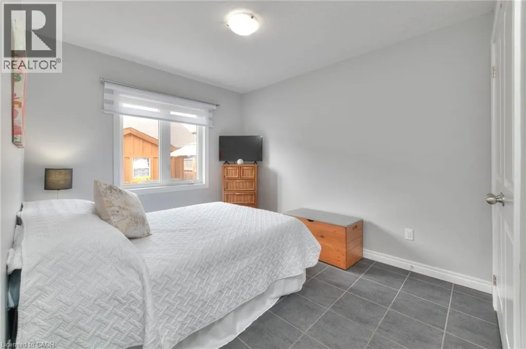 350 FINORO Crescent