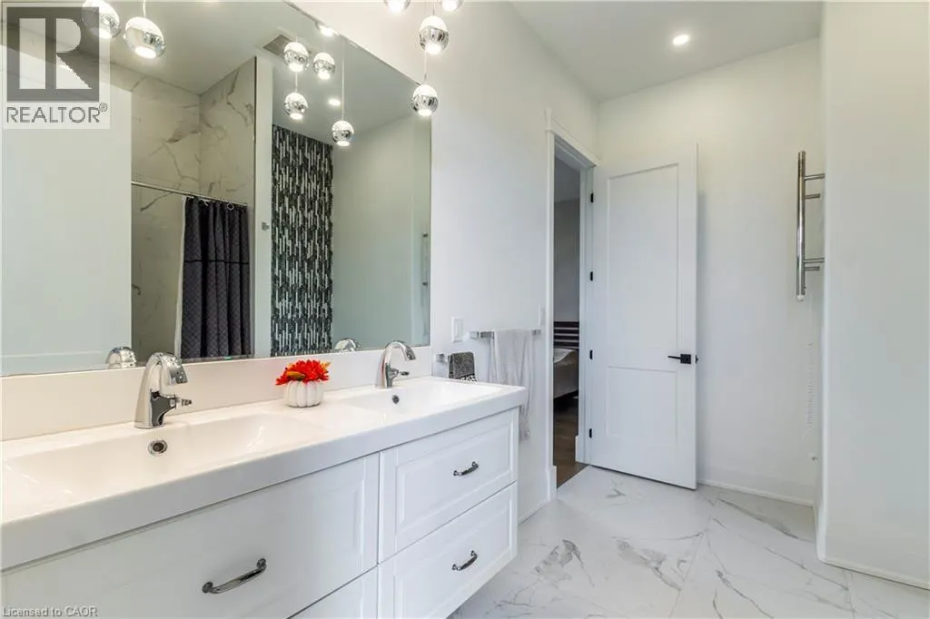 670 BISHOPSGATE Road Unit# 9, #9