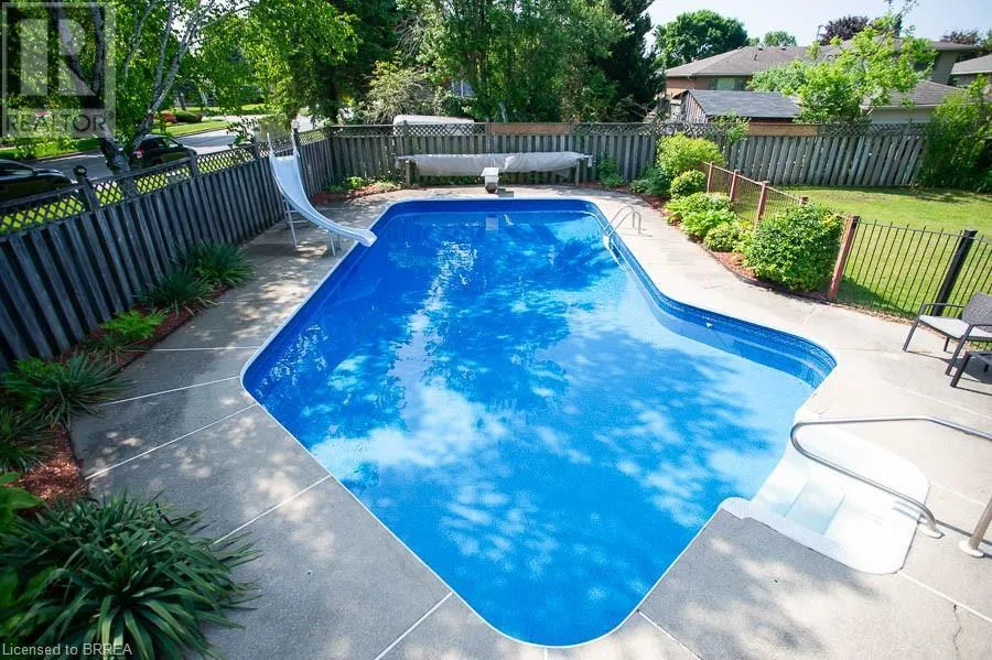 6 BERKLEY Crescent