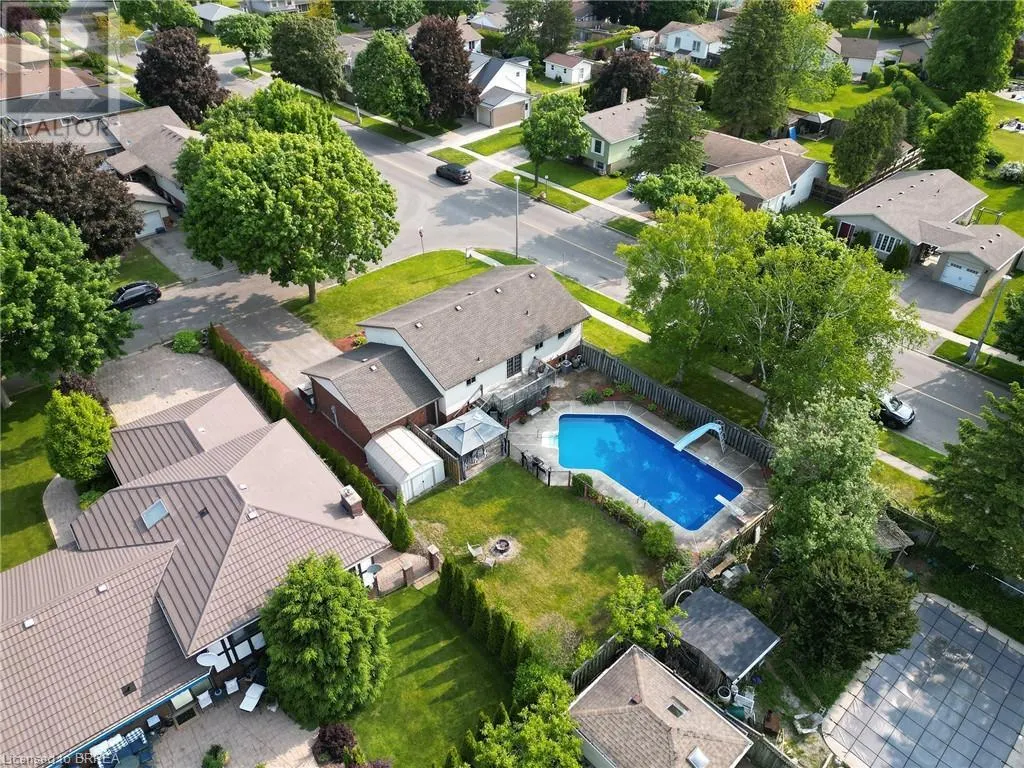 6 BERKLEY Crescent