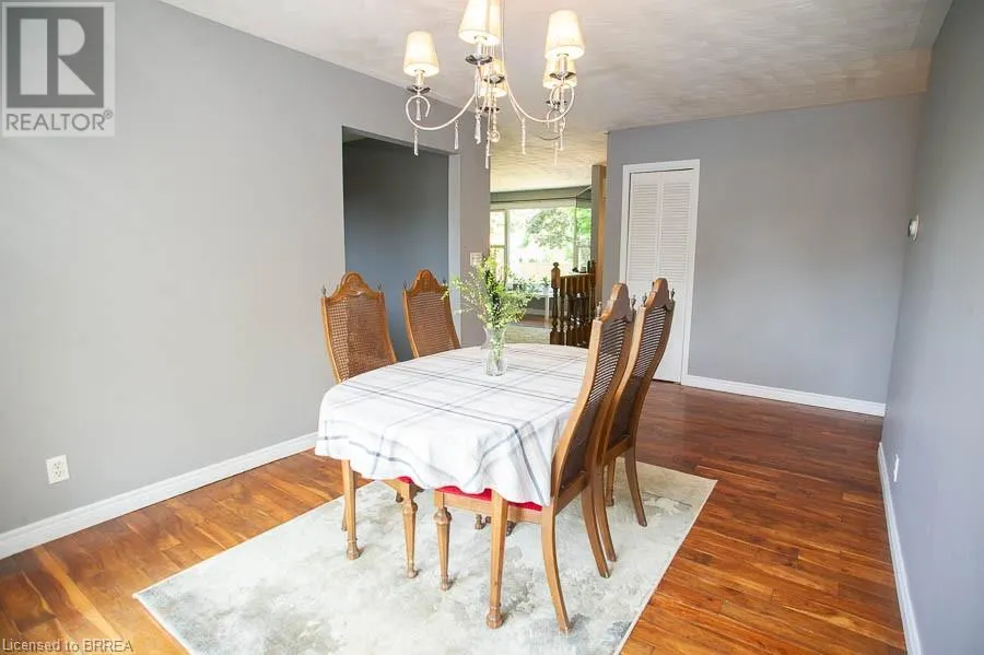 6 BERKLEY Crescent